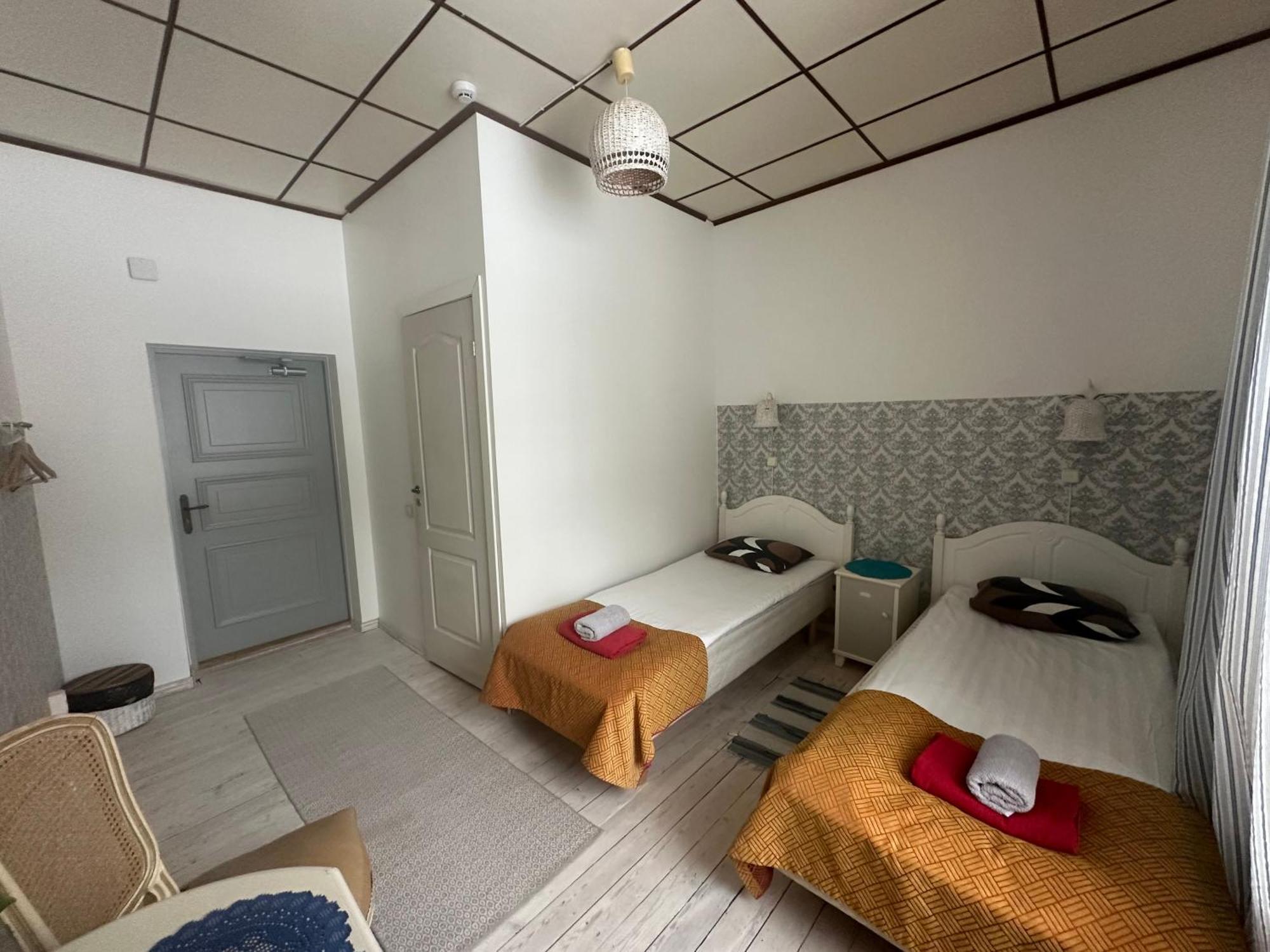 Guesthouse Kadrina Mois Exterior foto